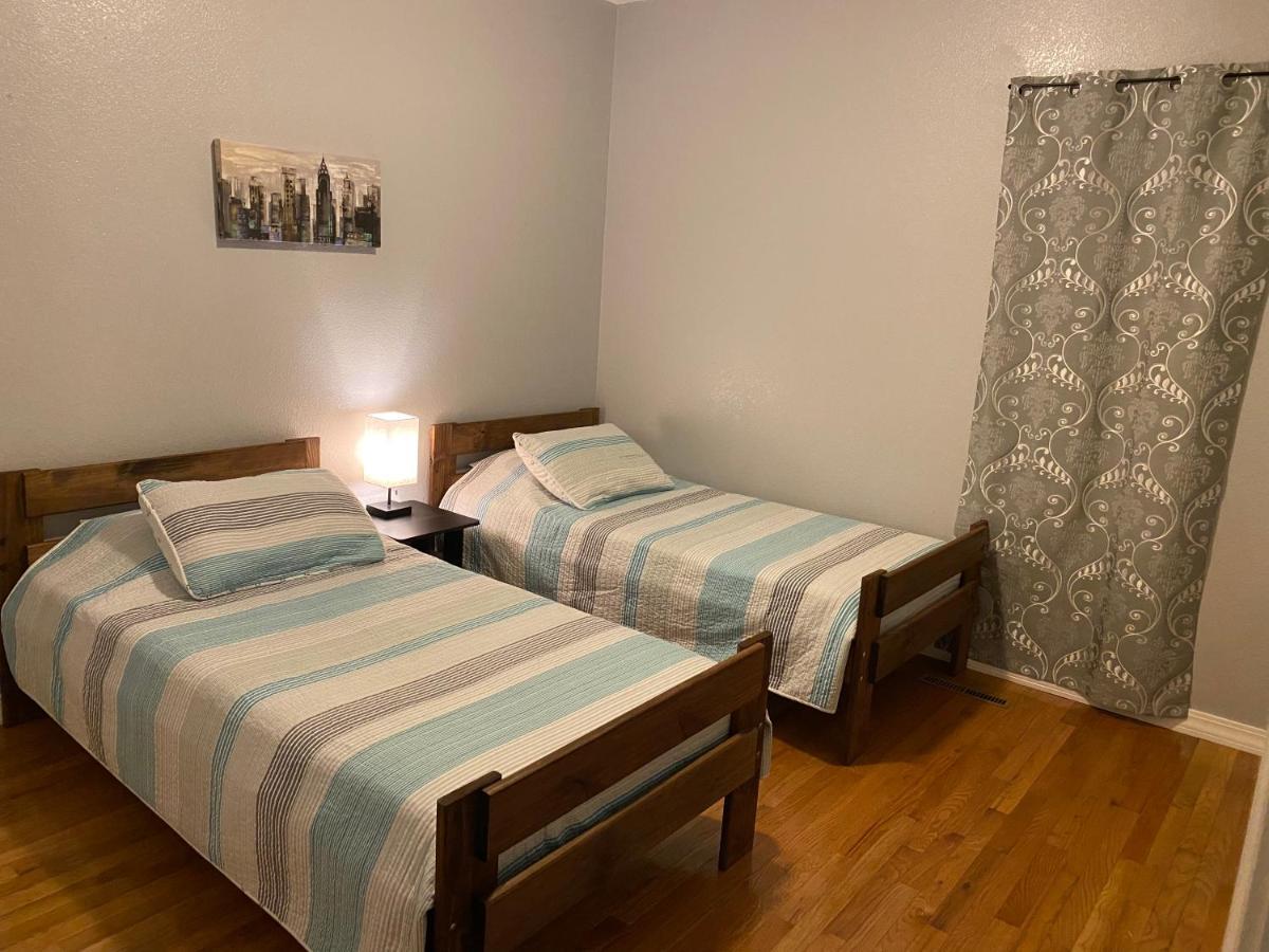 Вілла Cozy House With Large Free Parking On Premises Спрингфілд Екстер'єр фото